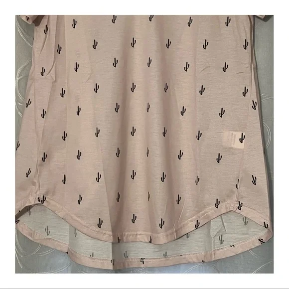 **DONATED** Amaryllis Pink Mesh Inset V-Neck Tee w/ Cactus Print, Size Medium - Picture 3 of 6